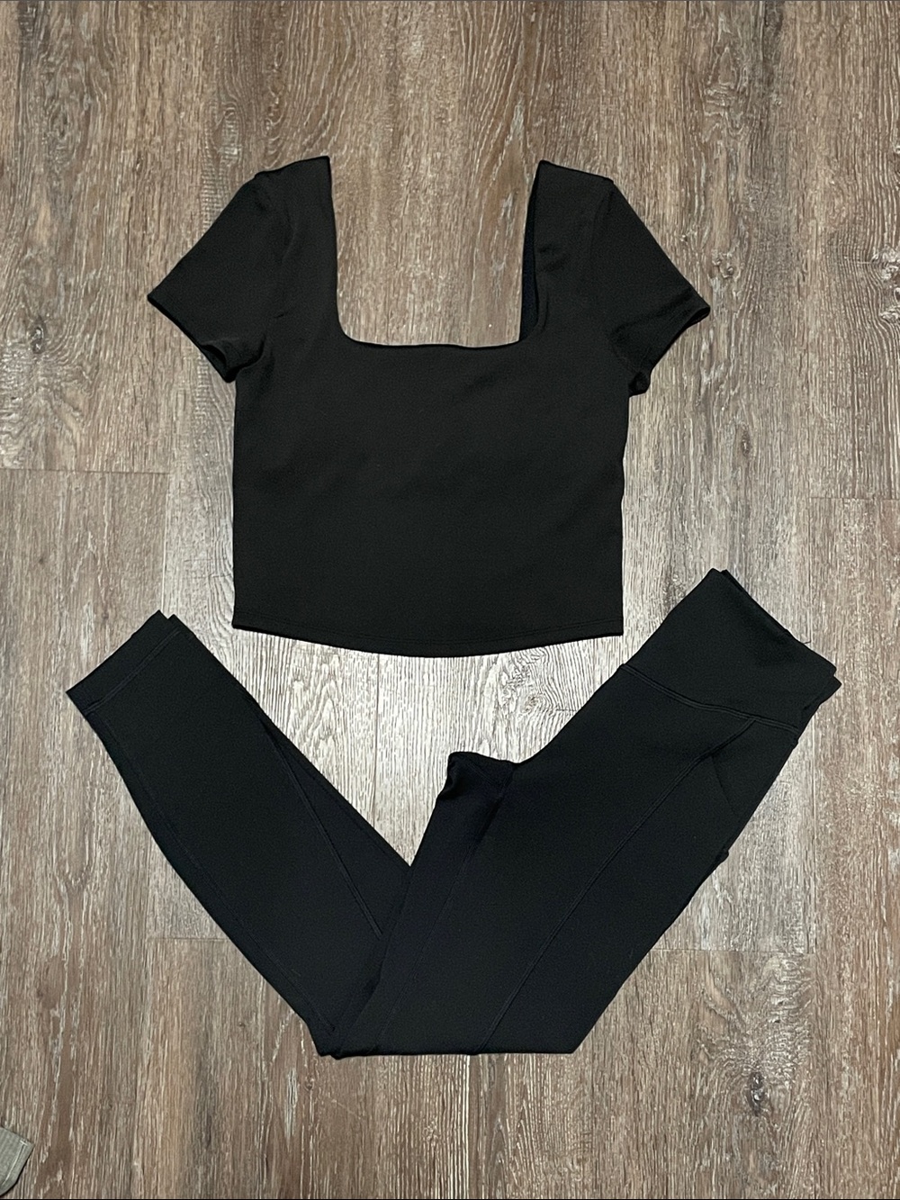 NWOT Lululemon Matching Black Wunder Under SmoothCover Set. Size 4